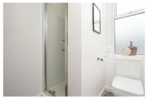 stunning modern one bedroom apartment